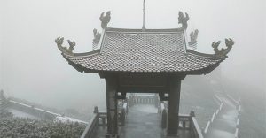 Mưa tuyết phủ trắng đỉnh Fansipan