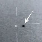 Cảnh tượng UFO hình cầu “trêu” tàu chiến Mỹ rồi lặn mất tăm