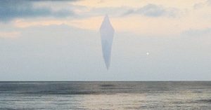 “UFO huyền thoại” 13.000 năm trước tái hiện, treo lơ lửng trên biển?
