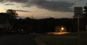 Nhân chứng kể về lần giáp mặt 2 UFO cầu lửa khổng lồ