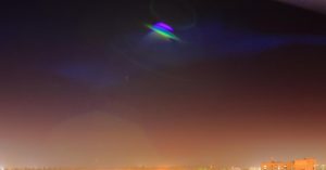 Cận cảnh UFO đa sắc cực lạ ở Pháp