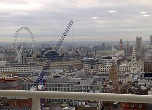 Bầu trời London xuất hiện bốn vật thể bay không xác định