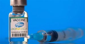 Không nên vận động mạnh sau tiêm vaccine Pfizer, Moderna