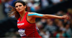 Vận động viên Olympic dán băng dính lên người để làm gì?