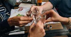 Văn hóa uống rượu độc đáo của người Nga