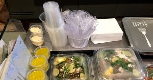 Pháp là nước đầu tiên cấm bán các loại cốc, đĩa… bằng nhựa vì lý do môi trường