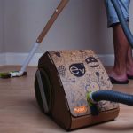 Máy hút bụi bằng giấy các tông đầu tiên