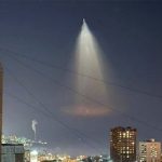 Ánh sáng bí ẩn xuất hiện: UFO hay thiên thạch rơi xuống Trái đất?