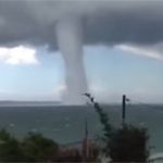 Video: Vòi rồng khổng lồ như ngày tận thế ở Australia