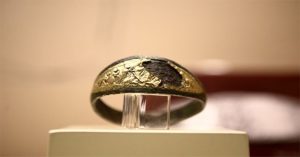 Anh nông dân bất ngờ phát hiện vòng tay bằng vàng 3.300 năm tuổi của nền văn minh Hittite