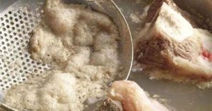 Chuyên gia lý giải có 3 loại bọt cần vớt bỏ, 3 loại nên giữ lại ăn vì tốt cho sức khỏe
